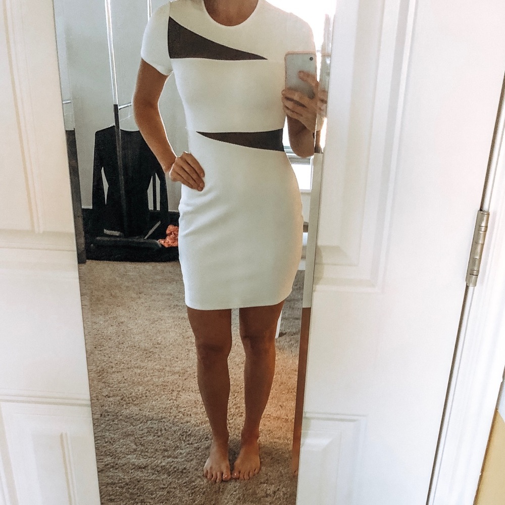 Black and white geometric mesh size 2